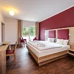 Hotel Zur Ostsee 4*